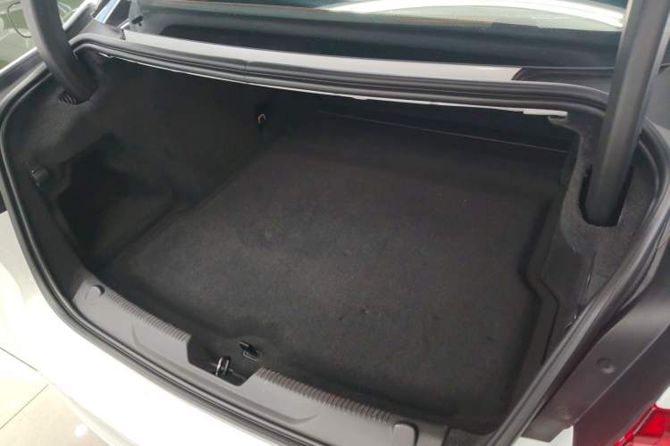 Used Jaguar XEL 2024 2.0T 250 PS R-DYNAMIC S Ebony Black Sport Edition
