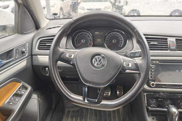 Used Volkswagen Cross Lavida 2016 230TSI DSG Luxury Edition
