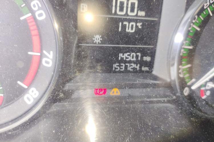 Used Skoda Octavia 2018 1.6L Automatic Comfort Edition Odometer Close Up