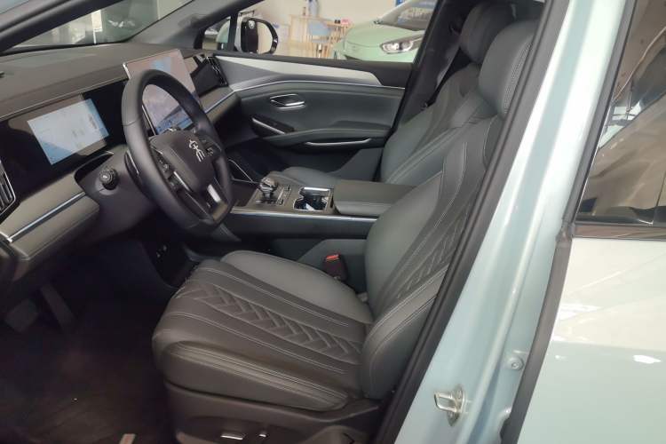 Used BYD Song L DM-i 2025 Intelligent Driving Version 160 km Beyond-Range Type
