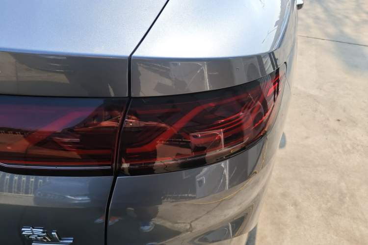 Used BYD Qin L 2025 DM-i Smart Drive 120KM Superior Model Right Rear Taillight