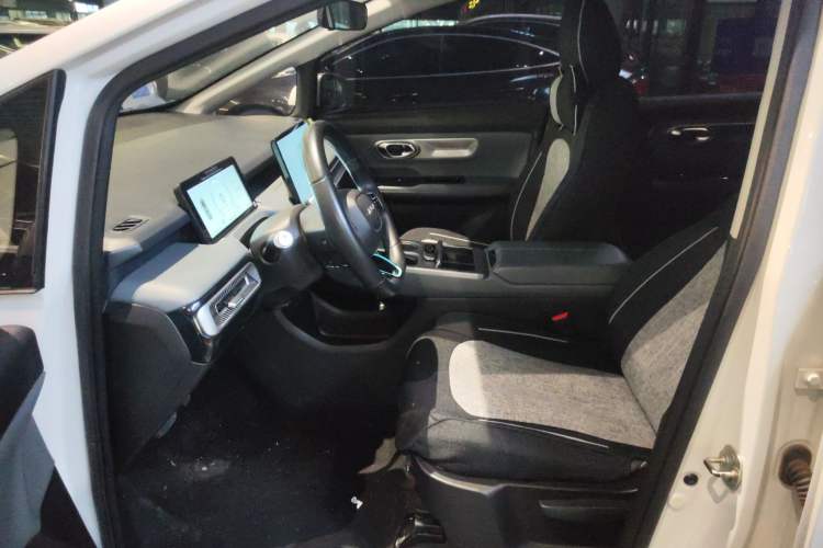 Used AION Y 2023 Younger