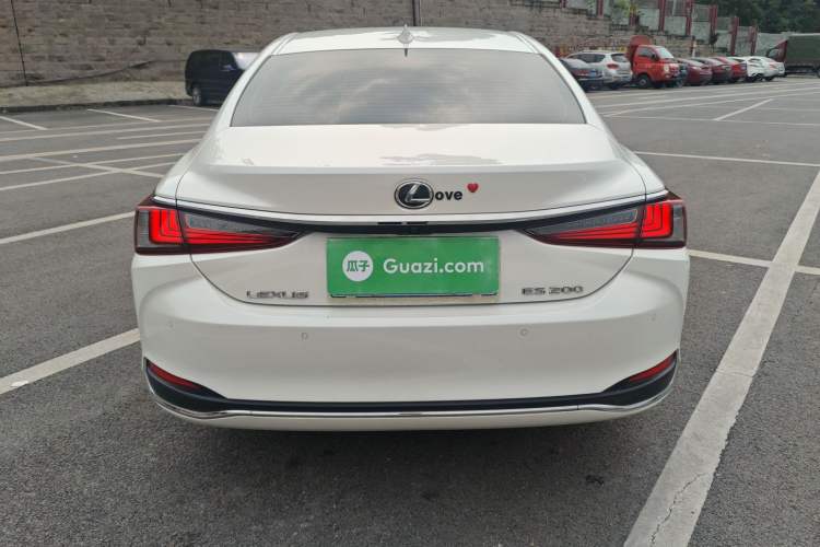 Used Lexus ES 2023 200 Excellence Edition
