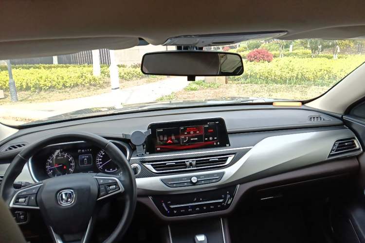 Used CHANGAN Raeton CC 2018 1.5T Automatic Haoya Model Guangmang Edition China V Standard
