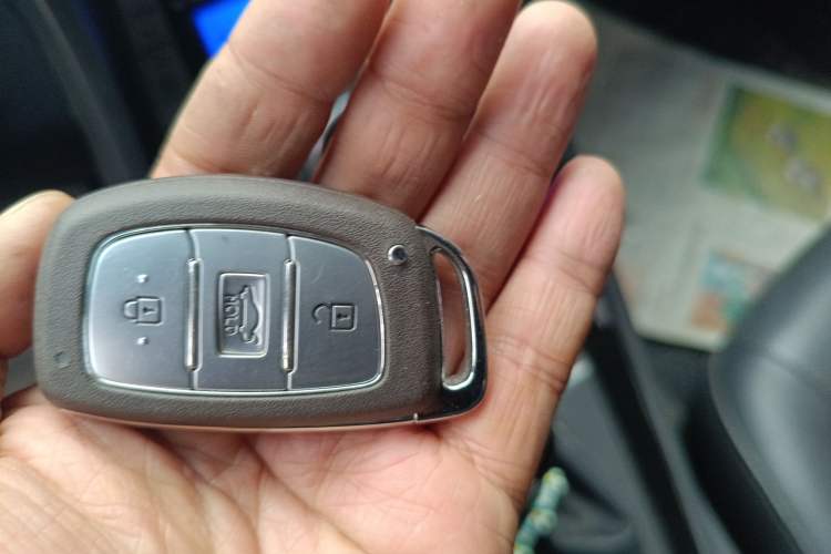 Used Hyundai Elantra (5th Generation / Langdong) 2015 1.6L Automatic Leading Model Vehicle Key