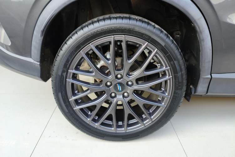 Used CHANGAN OSHAN X5 2021 1.5T DCT Flagship Edition Right Rear Wheel Hub