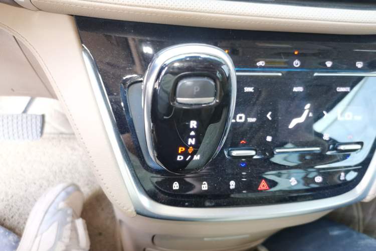 Used Buick GL8 2020 ES Land Cruiser 653T Luxury Model Gear Lever