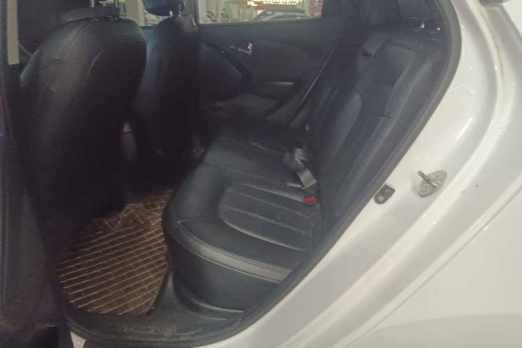 Used Hyundai ix35 2013 2.0L Automatic Two-Wheel Drive Smart GLS China IV Standard