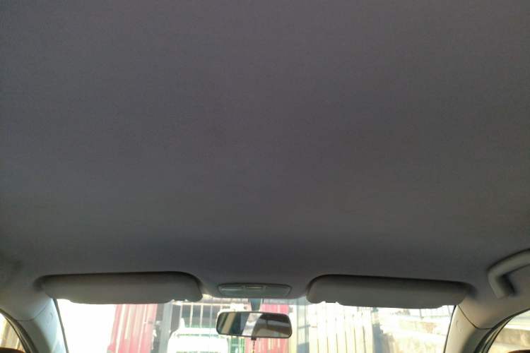 Used Zotye Z300 2013 1.5L Manual Luxury Model Headliner