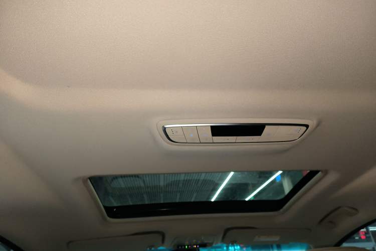 Used Buick GL8 2022 ES Landtrek 653T Luxury Edition