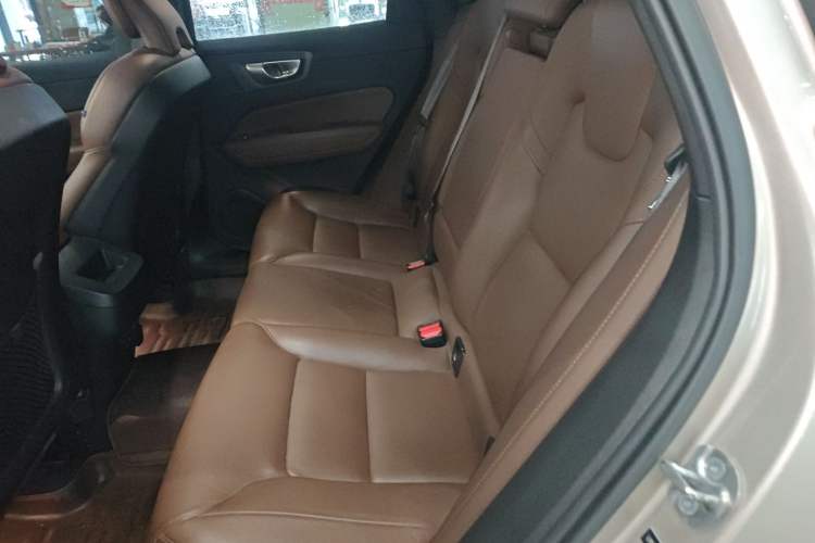 Used Volvo XC60 2023 B5 4x4 Smart Luxury Edition