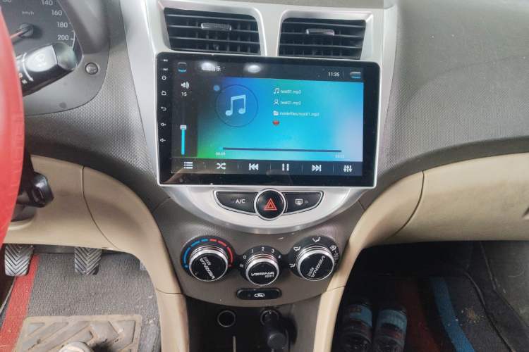 Used Hyundai Verna (older generation) 2010 Sedan 1.4L Manual Comfort GS Audio And AC Panel