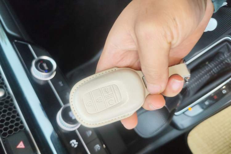 Used Honda Civic 2023 240TURBO CVT Dynamic · Center Stage Special Edition Vehicle Key