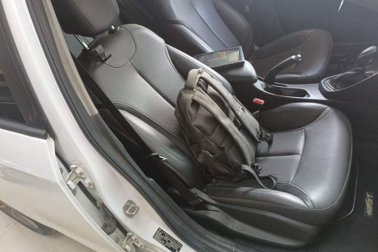 Used Buick GT 2021 1.3T Automatic Mild Hybrid Elite Version Right Front Seat