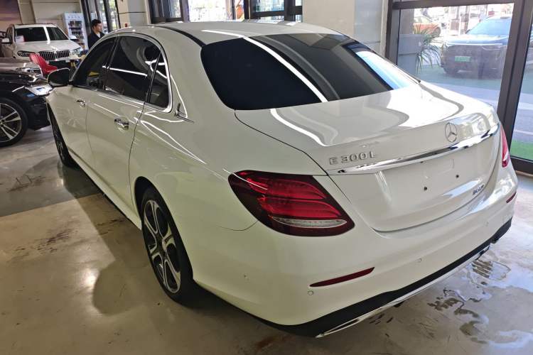 Used Mercedes-Benz E-Class 2016 E 300 L Sporty and Stylish Model
