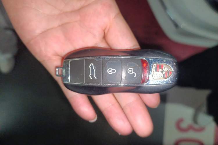 Used Porsche Cayenne  Vehicle Key