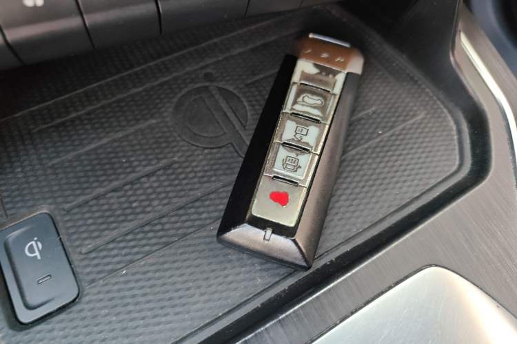 Used Wey VV6 2018 2.0T Two-Wheel-Drive Ultra-Luxury Version China V Standard
