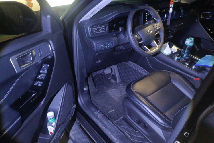 Used Ford Explorer 2024 2.3T EcoBoost Rear-Drive Trend Edition 7-Seater Driver Seat