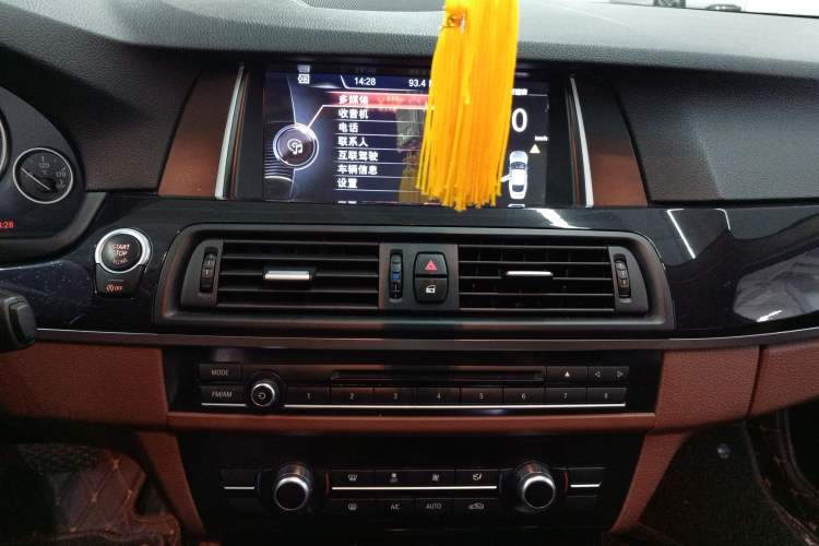 Used BMW 5 Series 2014 520Li Elegant Model
