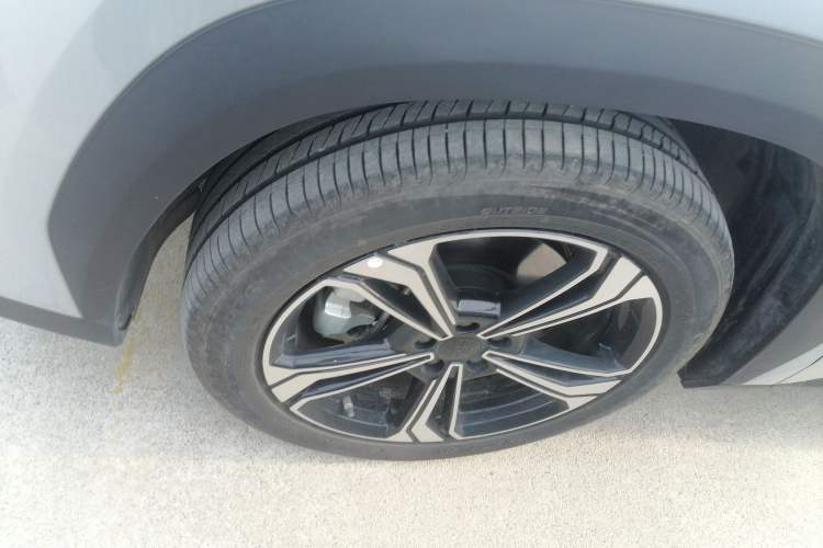 Used Geely Galaxy L7 2025 EM-i 115km Exploration+ Edition Exterior 4