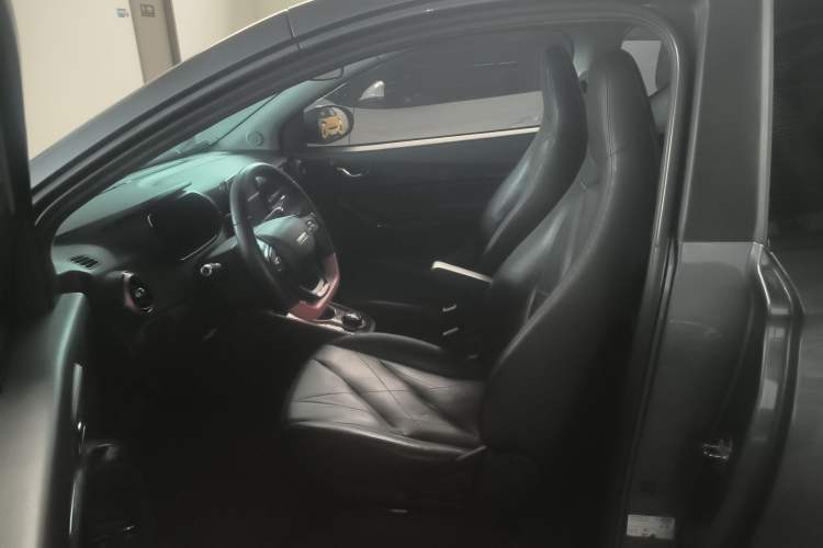 Used Chery QQ Little Ant 2022 Restyled Version Sweet Pink Edition Half-Sugar Version 30.6 kWh 30 kW 301 km Left Front Seat