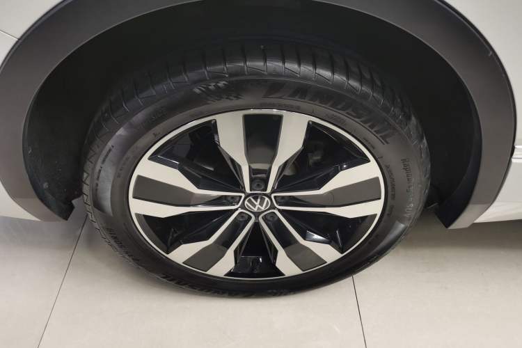 Used Volkswagen Tiguan L 2022 380TSI Automatic All-Wheel Drive R-Line Enhanced Comfort 7-Seater Right Rear Wheel Hub