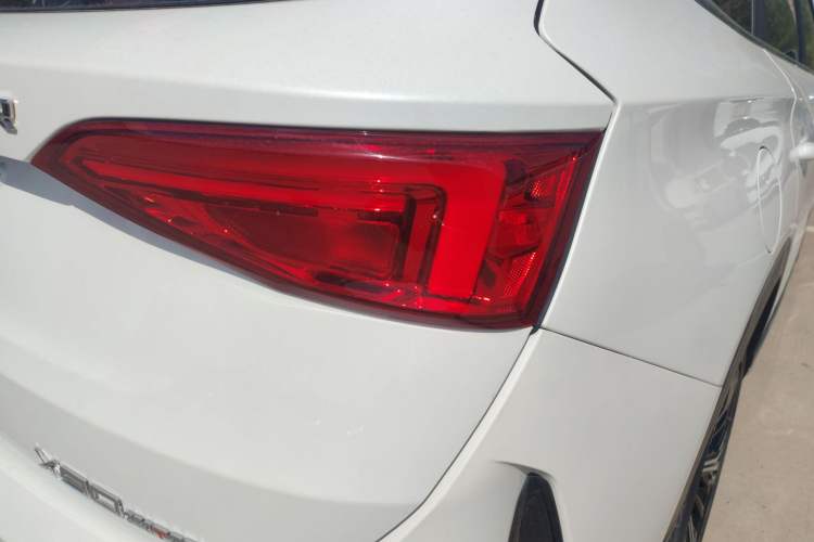 Used JETOUR X90 2021 1.6T DCT Shadow Edition 5 Seats Right Rear Taillight