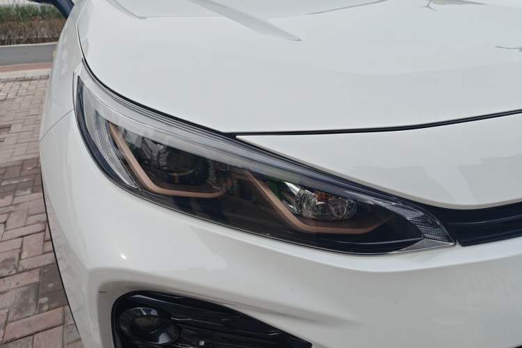 Used Toyota Wildlander 2024 Dual-Motor 2.5L E-CVT All-Wheel Drive Luxury PLUS Edition Right Front Headlight