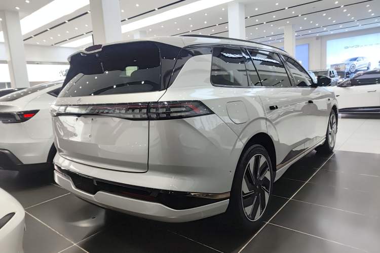 Used Dongfeng eπ eπ008 2024 210Max Range-Extended Version 6 Seats