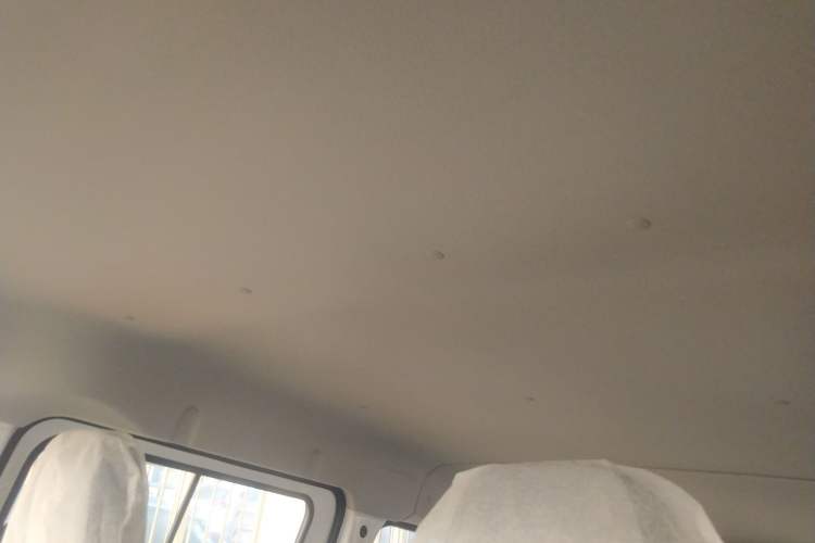 Used Wuling Yangguang 2024 300KM Comfort Version Passenger Van 75kW