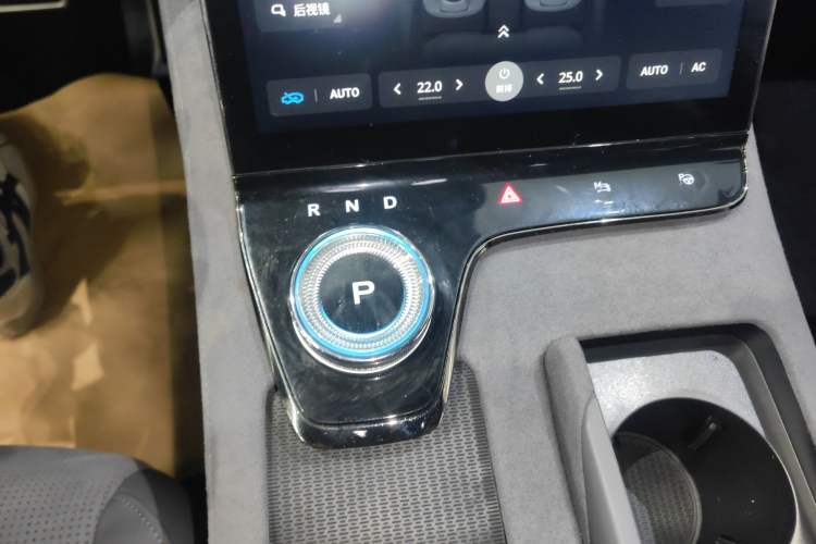 Used VOYAH PASSION 2024 PHEV Four-Wheel Drive Ultra-Long Range Executive Edition Gear Lever