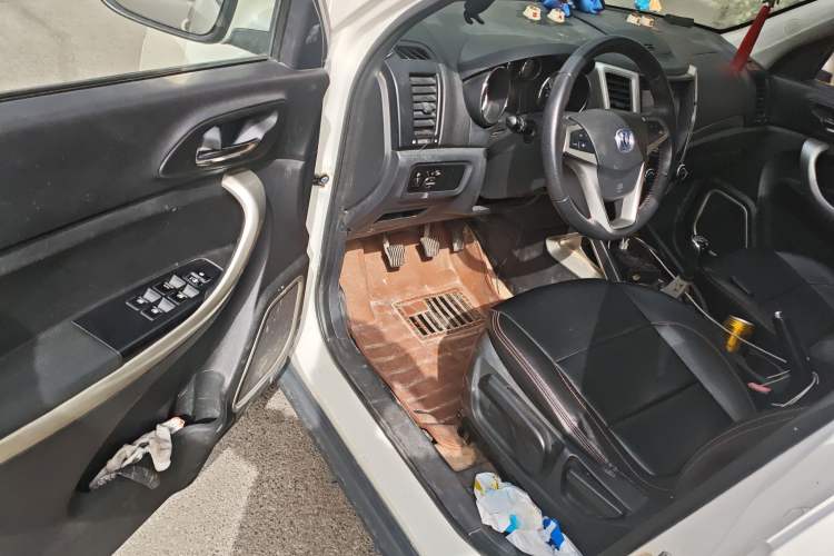 Used Changan CS35 2014 1.6L Manual Luxury Model China IV Standard
