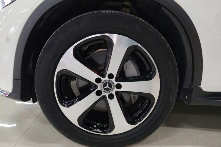 Used Mercedes-Benz GLC 2019 Facelift GLC 260 L 4MATIC Luxury Model
