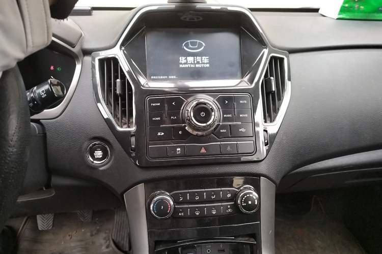 Used Huatai Santa Fe 2015 1.5T Gasoline Manual Two-Wheel Drive Luxury Model Audio And AC Panel