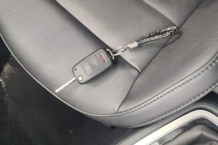 Used Volkswagen Lavida 2013 Restyled Classic 1.6L Manual Comfort Edition