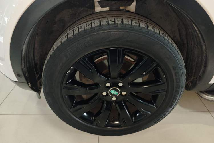 Used Land Rover Discovery Sport 2019 240 PS SE Version China VI Standard
