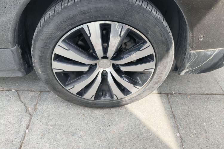 Used Peugeot 3008 2016 1.6THP Automatic Prestige Edition Right Front Wheel Hub