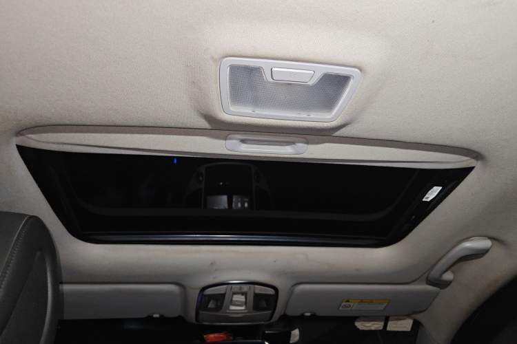 Used Hyundai Tucson 2015 1.6T Dual-Clutch Two-Wheel-Drive Smart Model Headliner