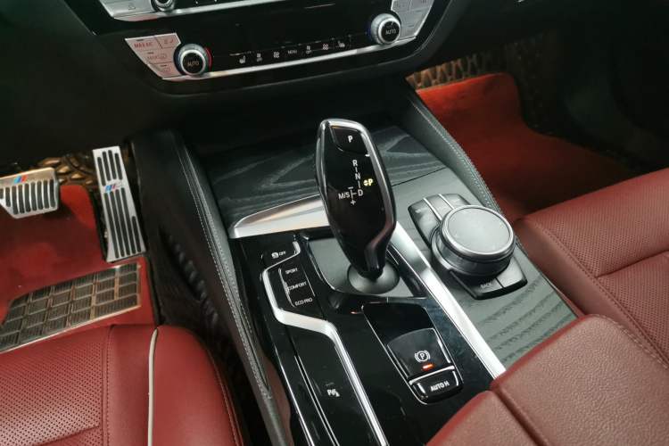 Used BMW 5 Series 2021 Facelifted 530Li Leading Edition M Sport Package
