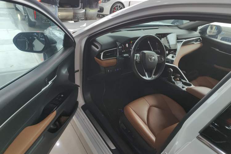 Used Toyota Camry 2021 2.5G Luxury Edition
