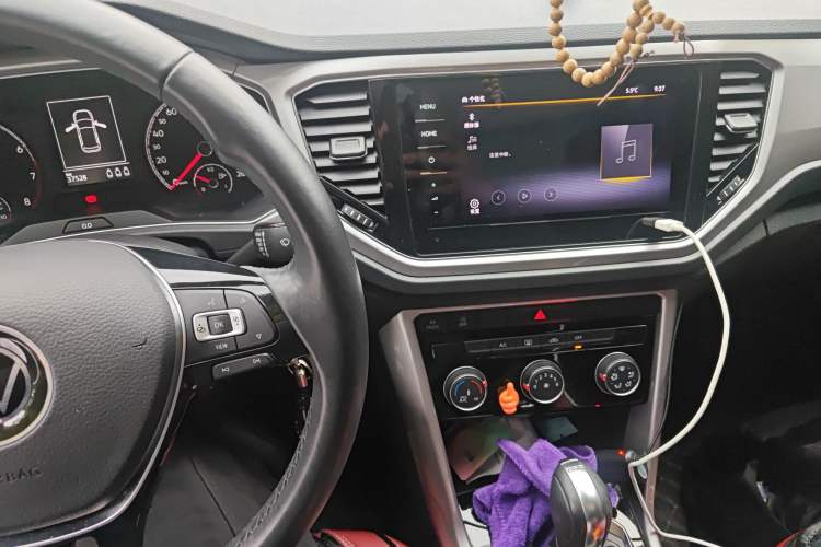 Used Volkswagen T-ROC 2021 280TSI DSG Two-Wheel Drive Elite Connect Edition Audio And AC Panel