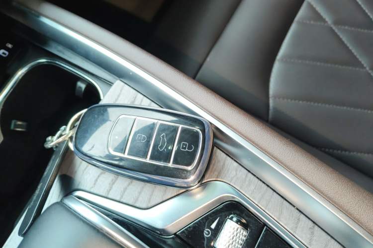 Used Chery Tiggo 8 PRO 2024 Champion Edition 390T Two-Wheel Drive Peak Version 5 Seats
