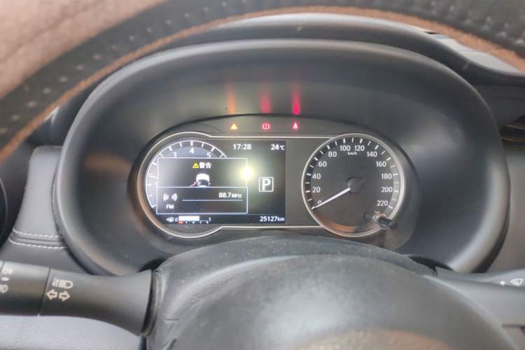 Used Nissan Kicks 2018 1.5L CVT Smart Connect Luxury Edition