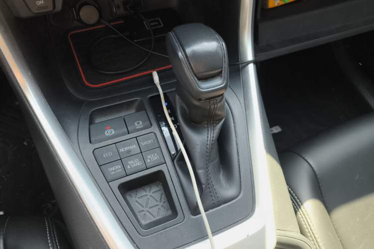Used Toyota RAV4 2020 2.0L CVT 4x4 Trend Edition Gear Lever