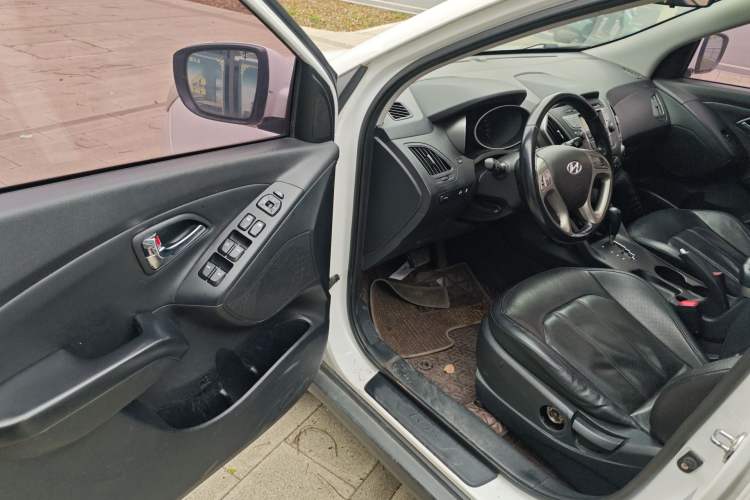 Used Hyundai ix35 2015 2.0L Automatic 2WD Smart Version China V Standard
