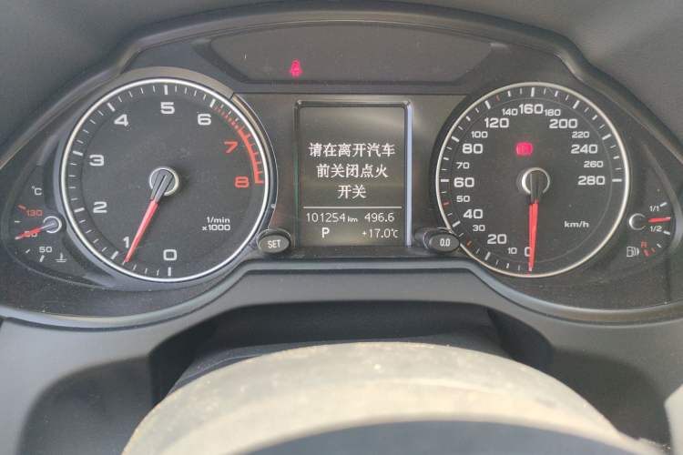 Used Audi Q5 2015 40 TFSI Trendy Edition Odometer Close Up