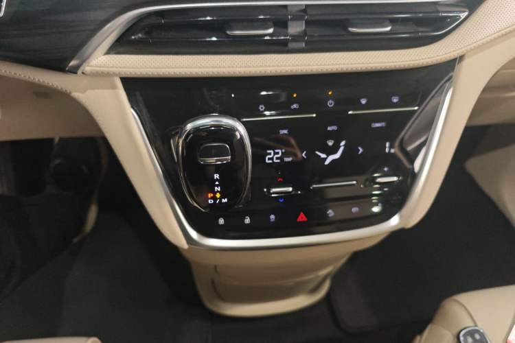 Used Buick GL8 2022 ES Landtrek 653T Luxury Edition
