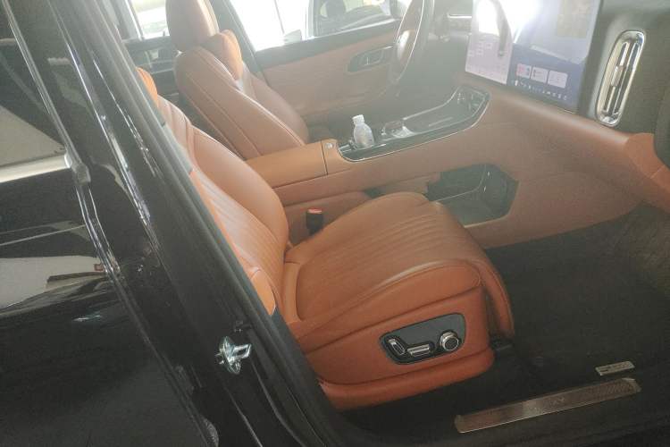 Used Geely Galaxy Galaxy M9 2025 Model 210km Four-Wheel-Drive Leading Edition