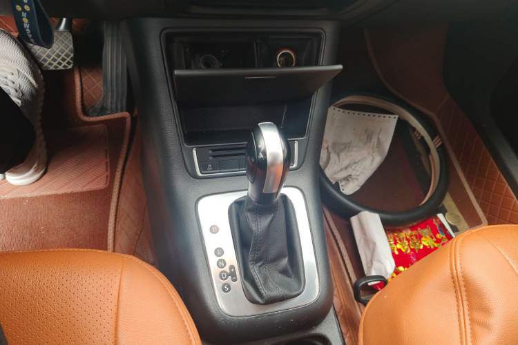 Used Volkswagen Tiguan 2017 300TSI Automatic Two-Wheel Drive Silk Road Luxury Edition Gear Lever