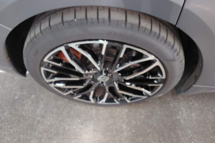 Used Zeekr 001 2025 YOU Edition 100 kWh All-Wheel Drive
